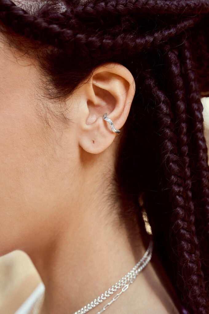 σκουλαρίκι ear cuff glide κυματιστό design ασήμι 925 κοσμήματα από ασήμι χειροποίητο σκουλαρίκια χωρίς τρύπα unisex ασημί χρώμα minimal design